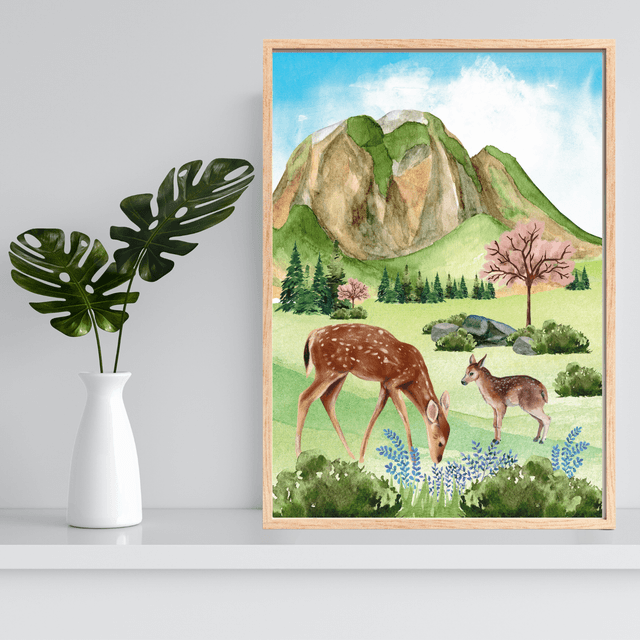 Impression Cerfs Mangeant de l'Herbe dans la Forêt - Art Paysage / Deer Grazing in Forest with Mountain View - Wildlife Landscape Art Print