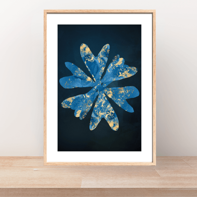 Impression Feuille Bleue et Or sur Fond Bleu Foncé - Décoration Moderne / Blue and Gold Leaf on Dark Blue Background Art Print - Modern Wall Decor