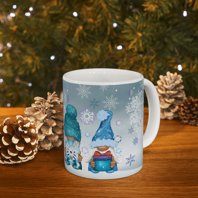 Winter Christmas Gnomes Accent Coffee Mug, 11oz – A Festive Gift for Family & Friend / Mug de Noël avec Gnomes d’Hiver, 11oz 