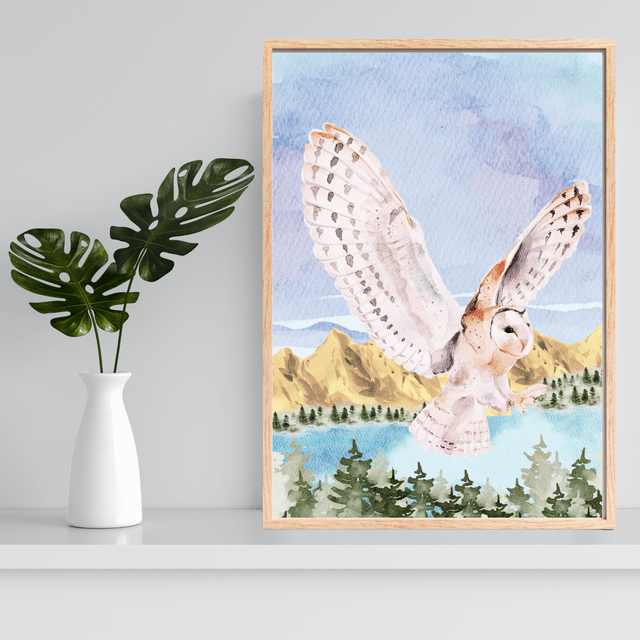 Impression d'Art Chouette Harfang en Vol dans la Forêt / Snowy Owl Flying Through Forest Art Print – Majestic Winter Sky Decor ( Serie 2 )
